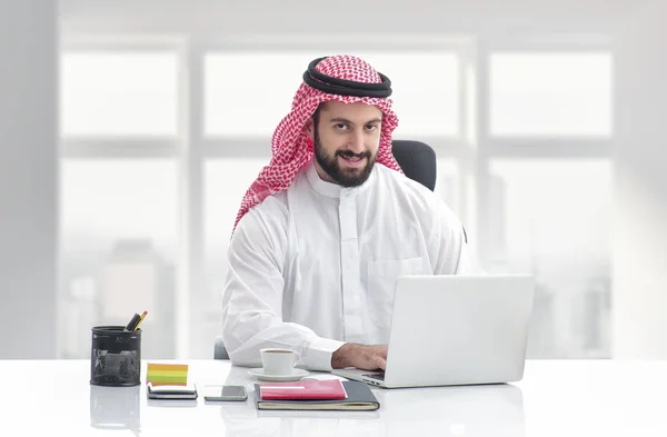 depositphotos_141248090-stock-photo-arabian-business-man